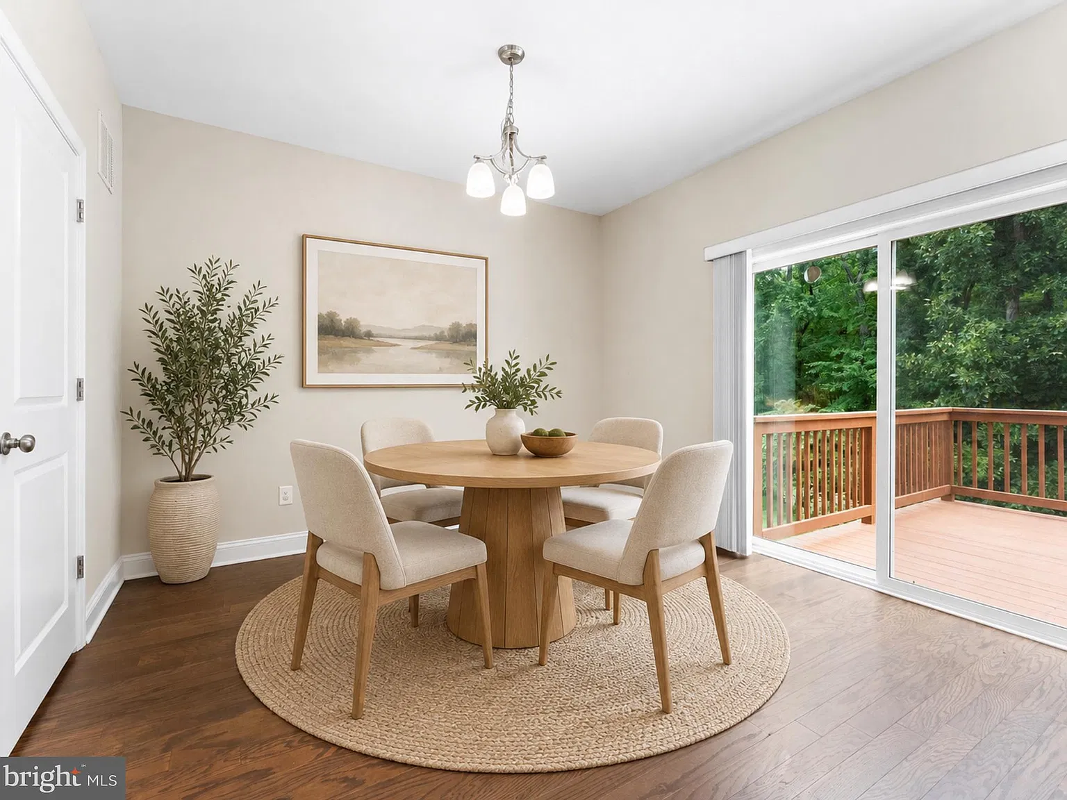 3 bed, 2.5 bath, 2457 sqft, $3,900 — Photo 4