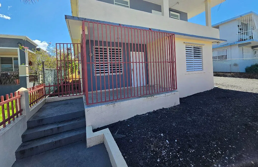 2 bed, 1.0 bath, 700 sqft, $800 — Photo 2