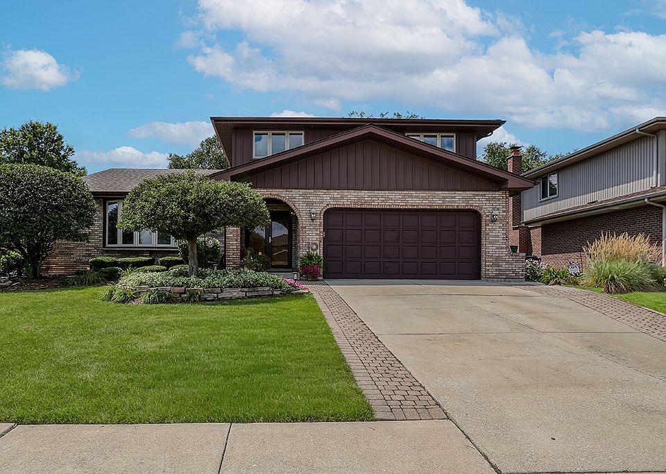 1st image of 15614 S Badger Ln
