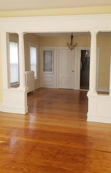 304 Grove St — Photo 1