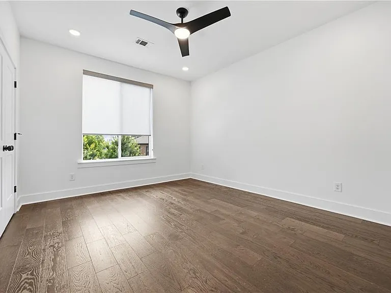 211 Bass St SW #10 — Photo 18