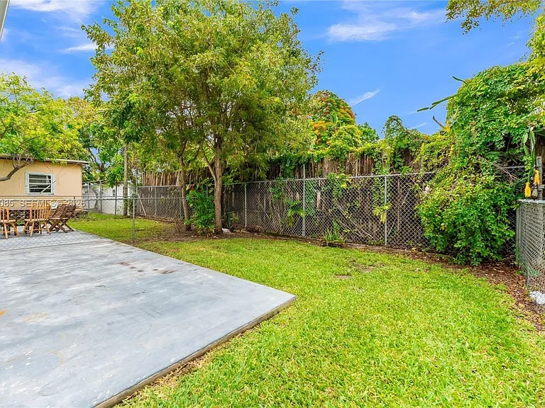 1029 SW 11th Ave — Photo 39