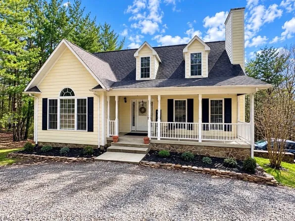 619 Maplewood Dr, Galax, VA 24333