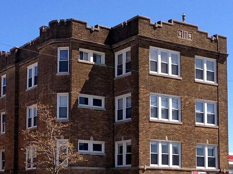 4811 N Ashland Ave — Photo 1