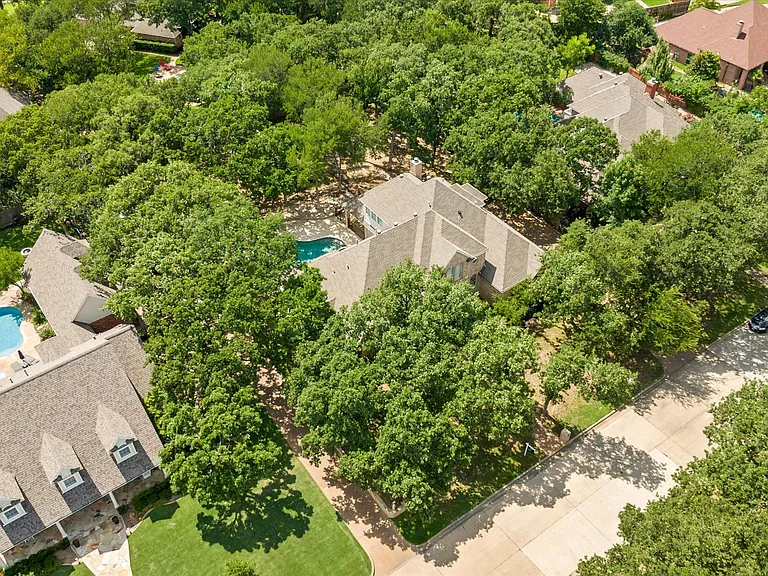 1004 Chimney Hill Trl — Photo 38
