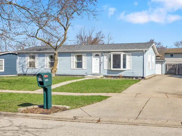 3852 Cambridge Dr, Park City, IL 60085