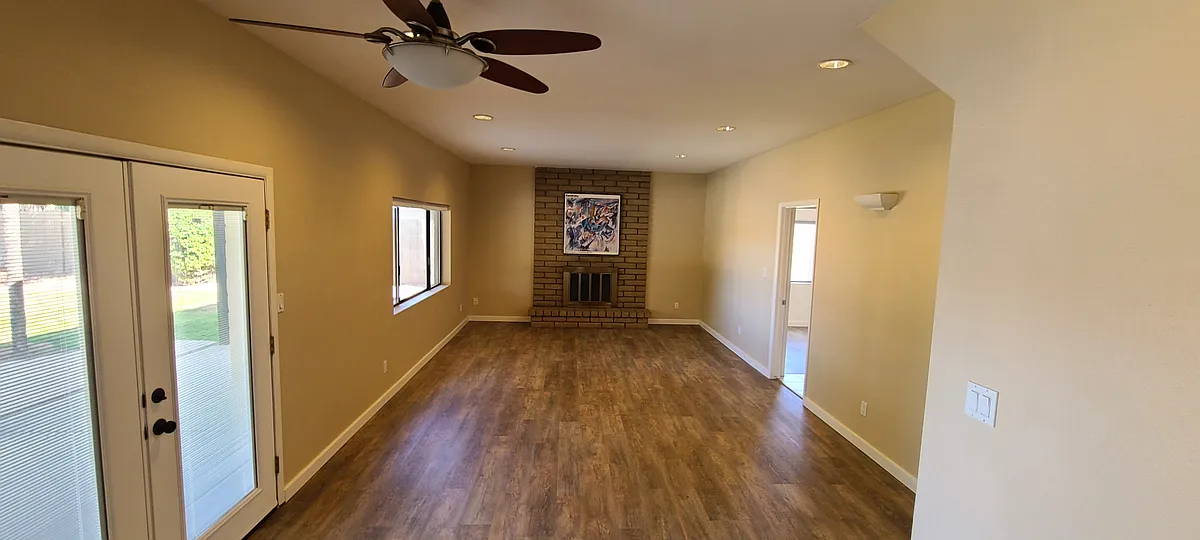 Family room - 2642 W Mendoza Cir