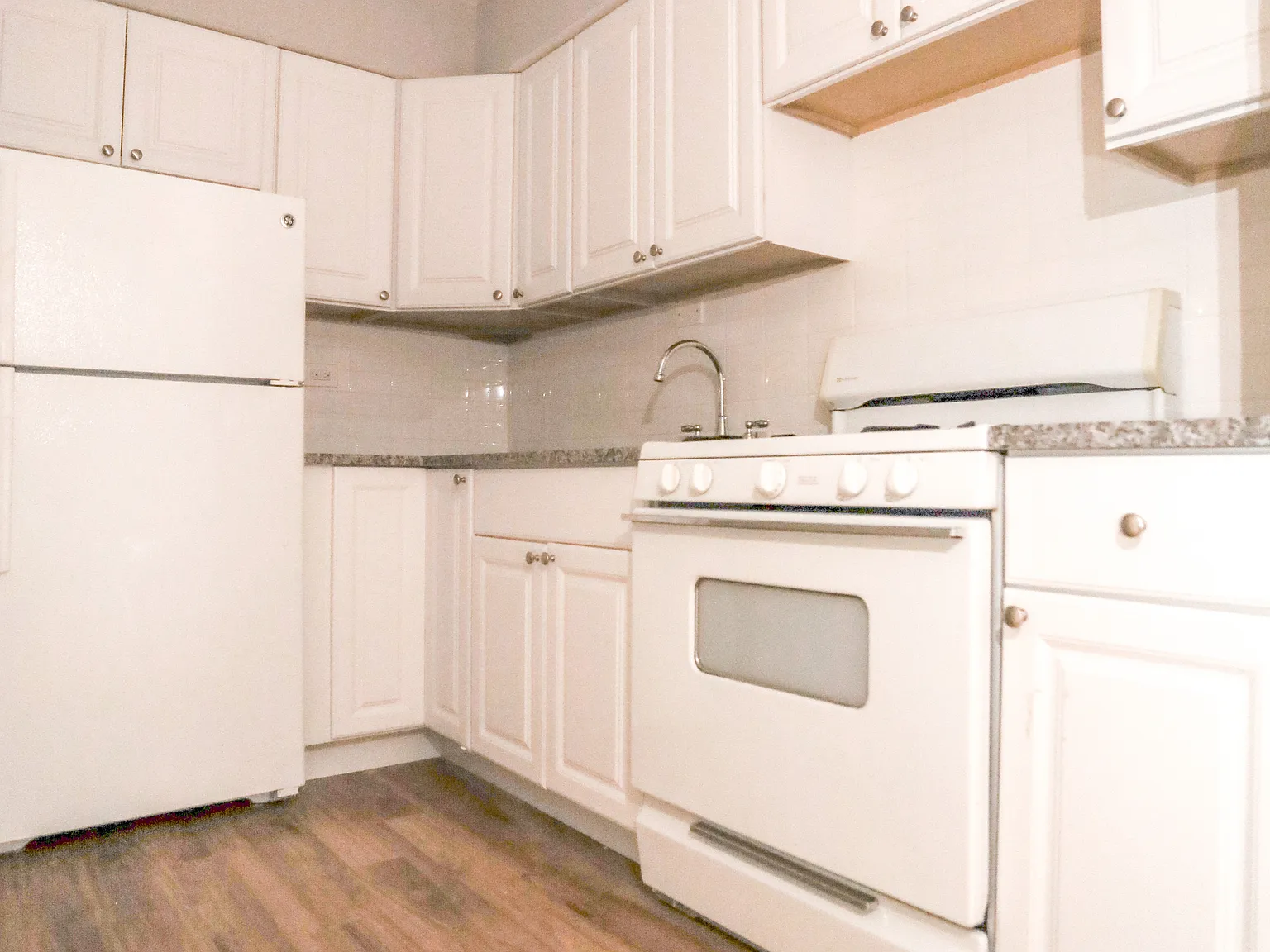 2828 N Cambridge Ave — Photo 4