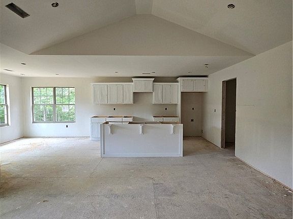 4th image of 10 Jura Cir