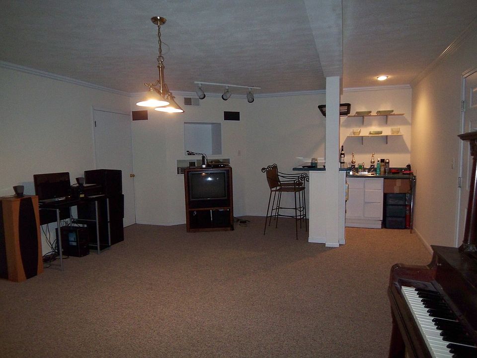 1st image of 235 Williams Dr