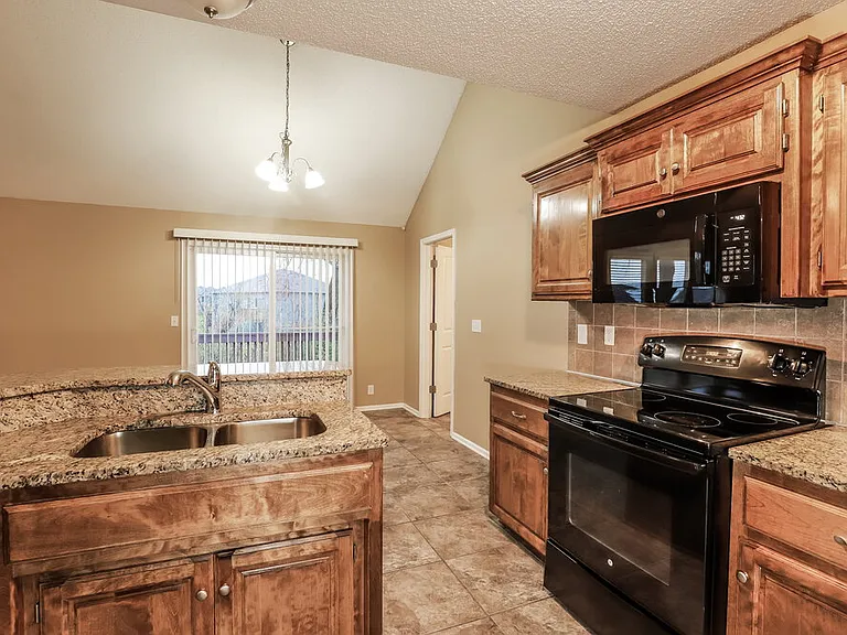 512 Hibiscus Dr — Photo 9