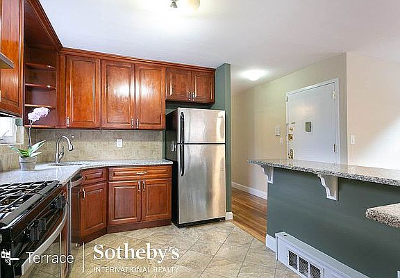4th image of 74-30 Yellowstone Blvd #2