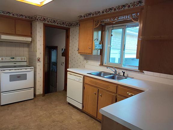 2nd image of 185 Millbrook Dr Floor 1