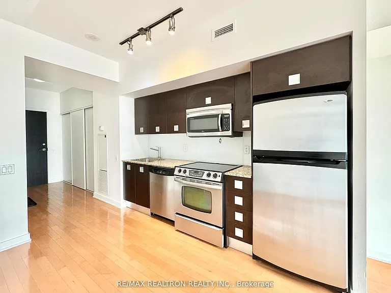 33 Charles St E #1404 — Photo 8