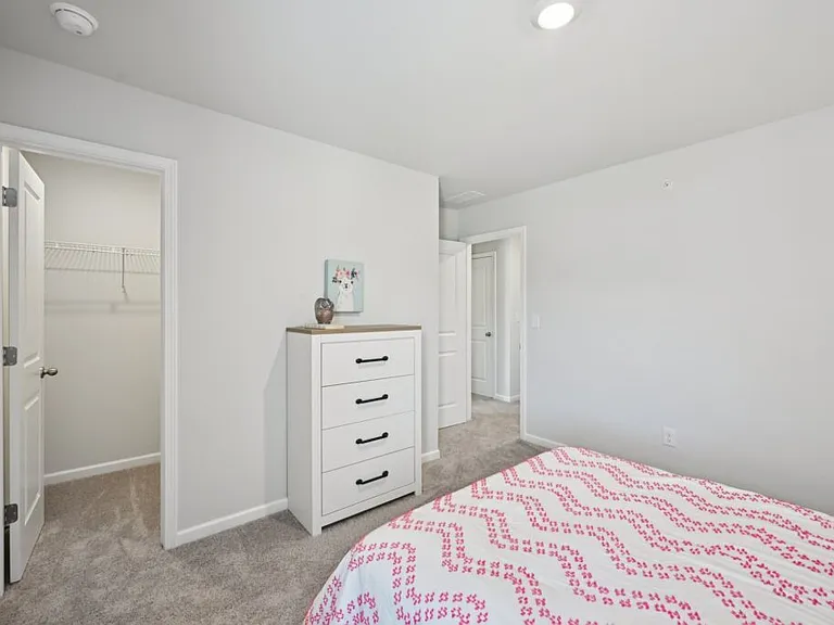 423 Lanier Cir — Photo 34
