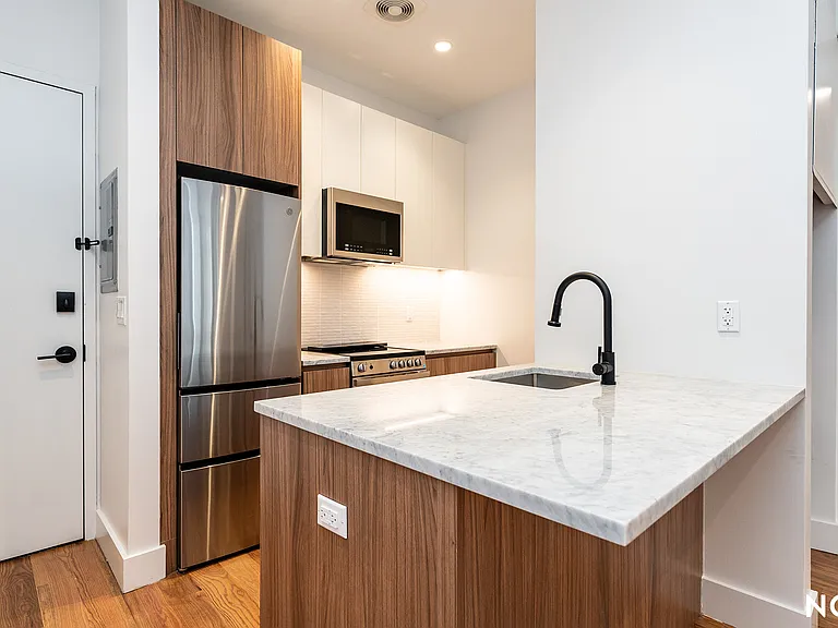 430 Sackett St #B2 — Photo 2