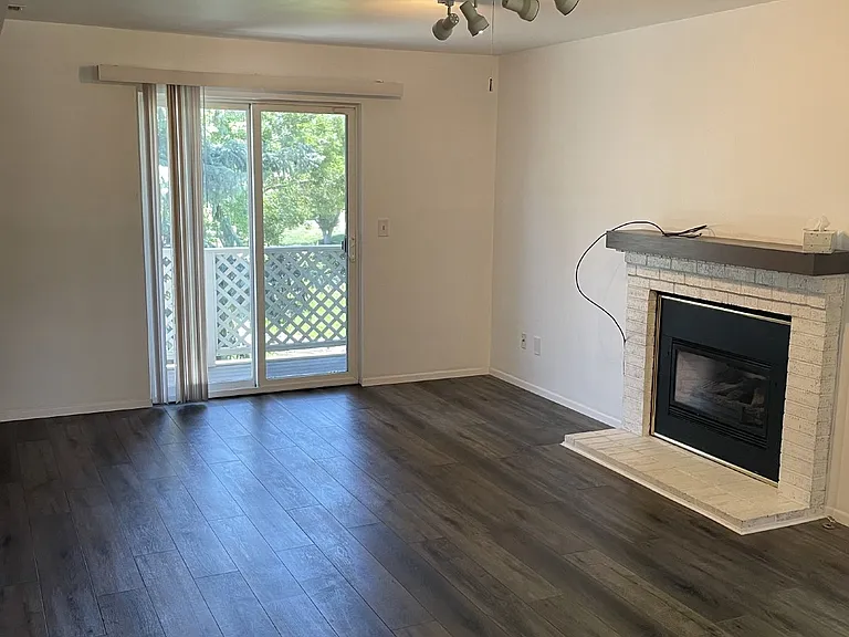 344 S Estes St #B — Photo 9