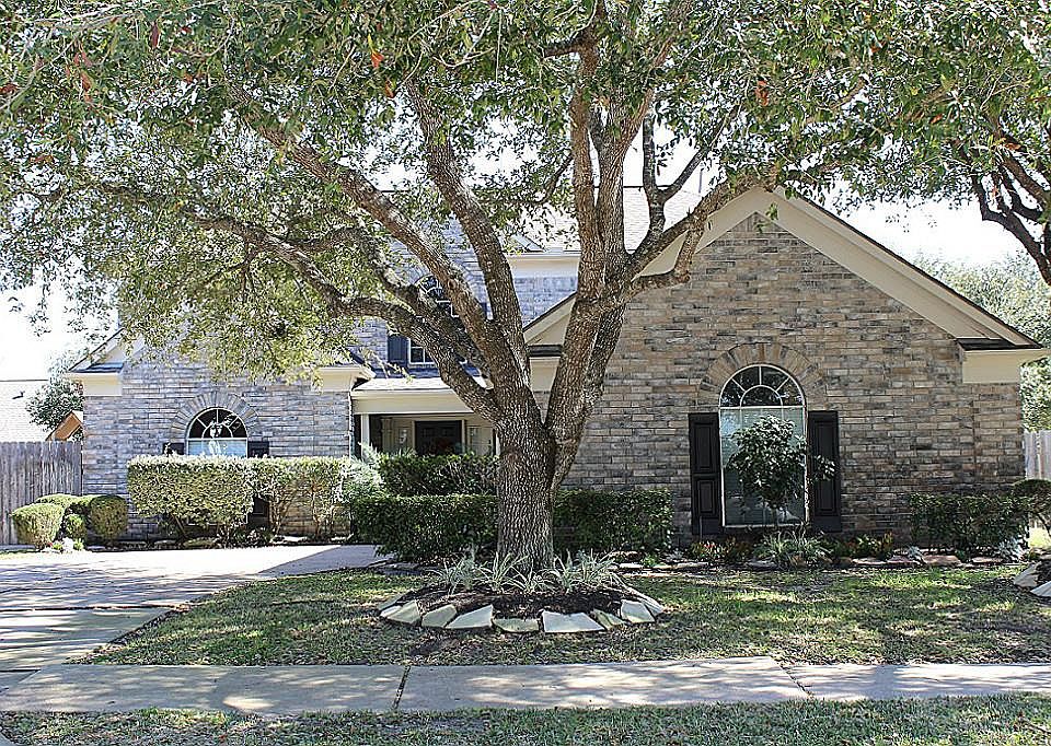 1st image of 3915 Fernwood Dr