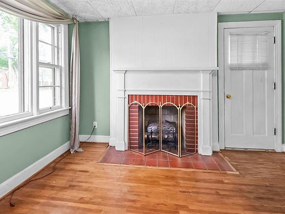 2nd image of 2201 Robin Rd