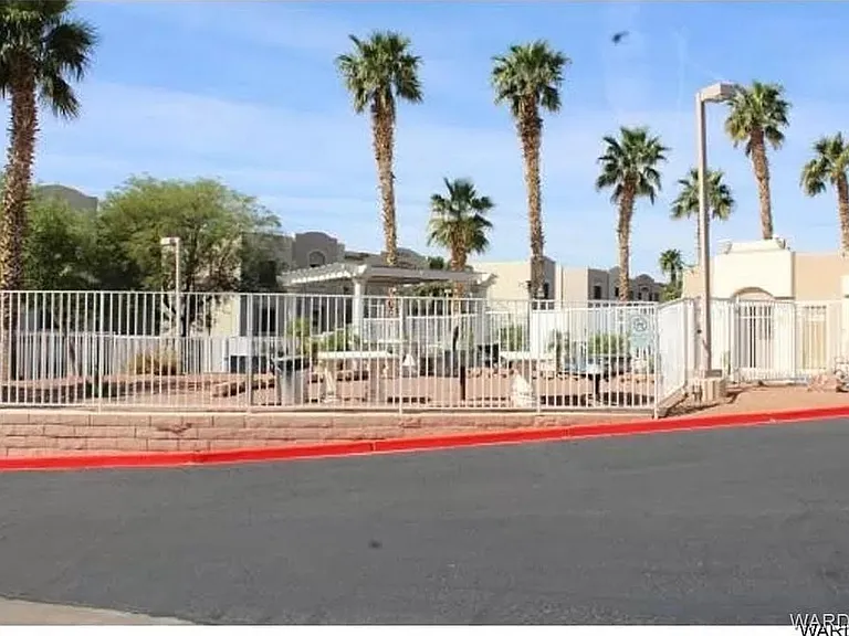 2060 Mesquite Ln #F105 — Photo 16
