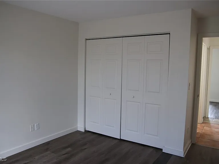 320 Harry Ave S — Photo 19