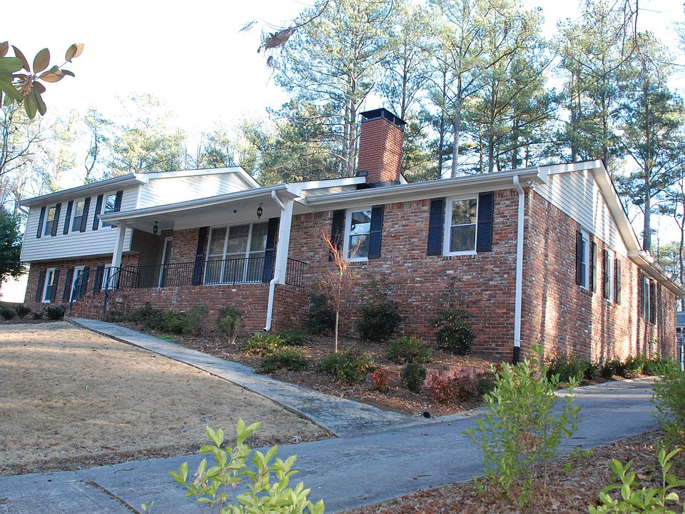 2nd image of 310 Valley Rd