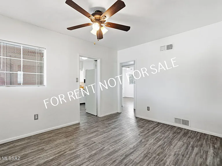 5626 E 4th St — Photo 11
