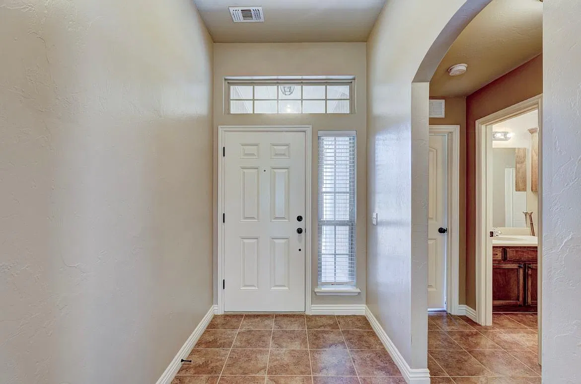 1112 W Stonecrest Avenue — Photo 4