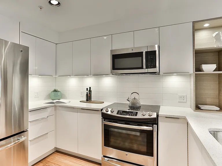 1529 W Pender St — Photo 19