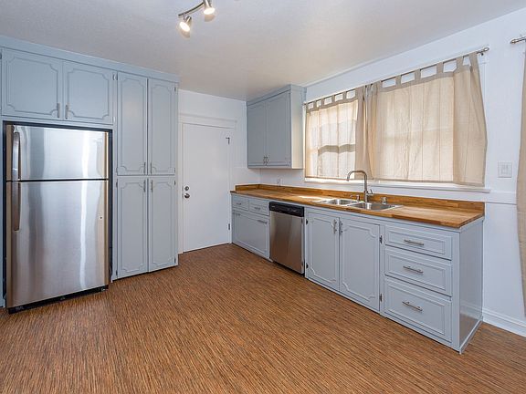 2nd image of 601 W 77th St