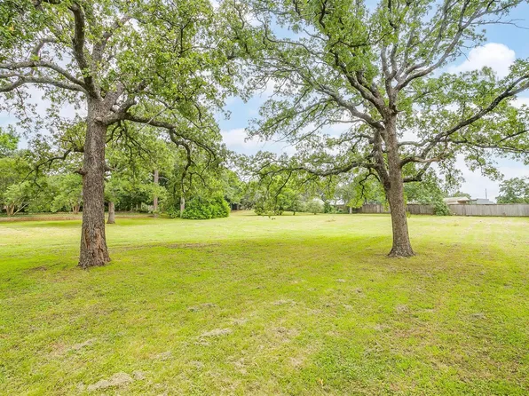 2060 Jana Ln, Burleson, TX 76028