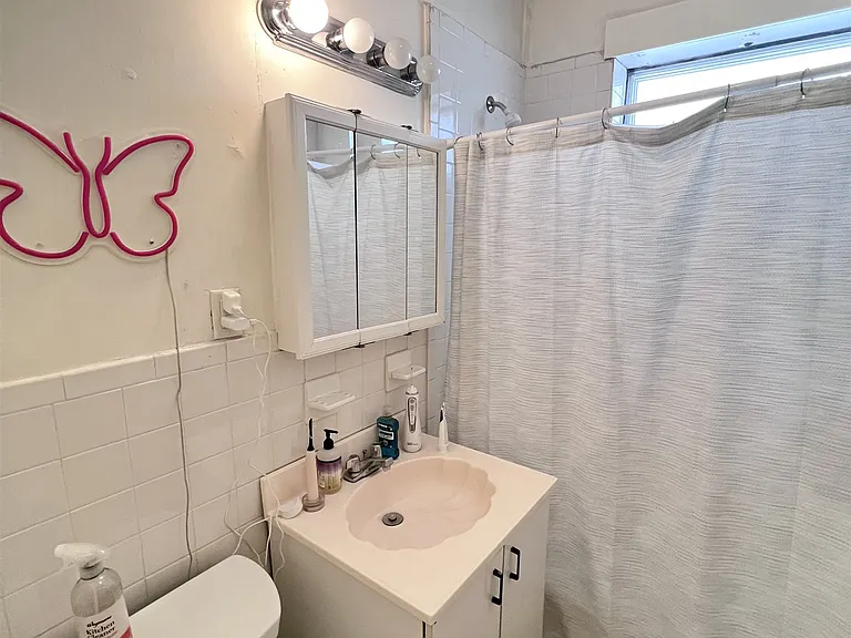 30 College Ave — Photo 16