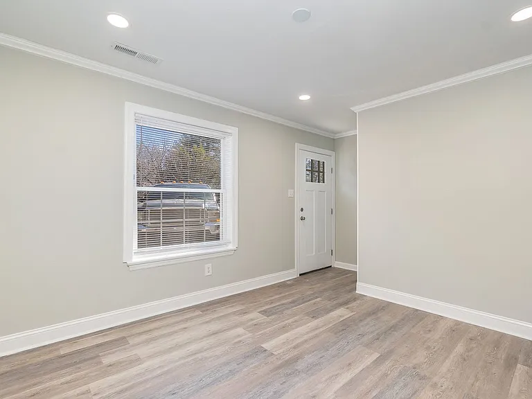 300 Holly Cir — Photo 3