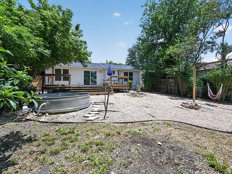 2321 Lakehurst Dr — Photo 25