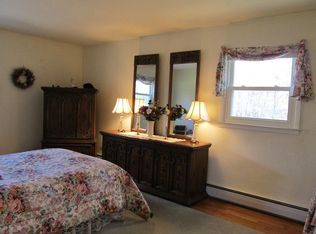 7 Short Ct, Wappingers Falls, NY 12590