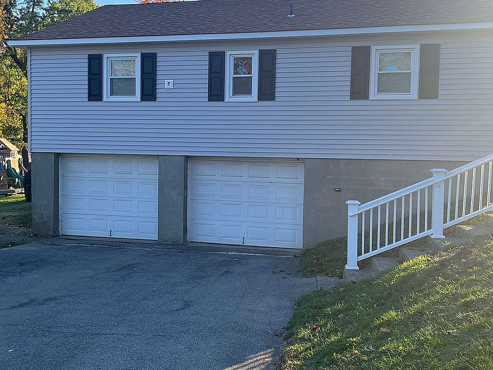 2nd image of 2 Regency Dr