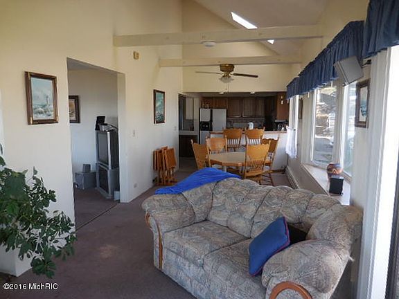 3rd image of 9421 Fraulin Dr