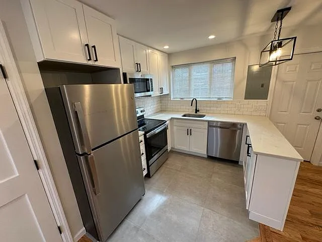 2 bed, 800 sqft, $2,550 — Photo 2