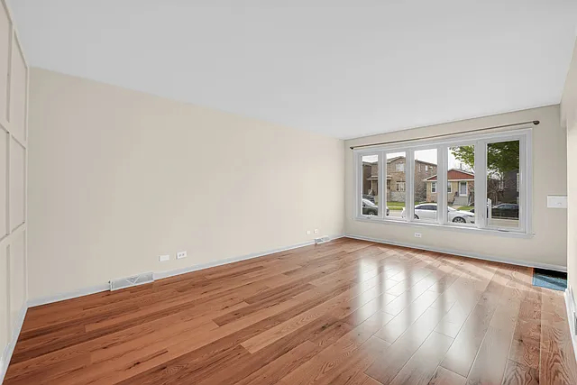 7520 W Carmen Ave — Photo 5