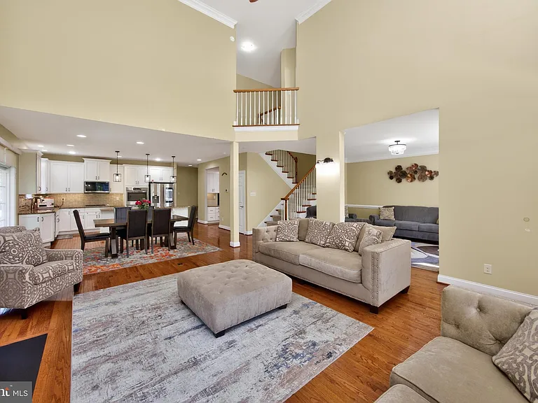 121 Shilling Ave — Photo 12