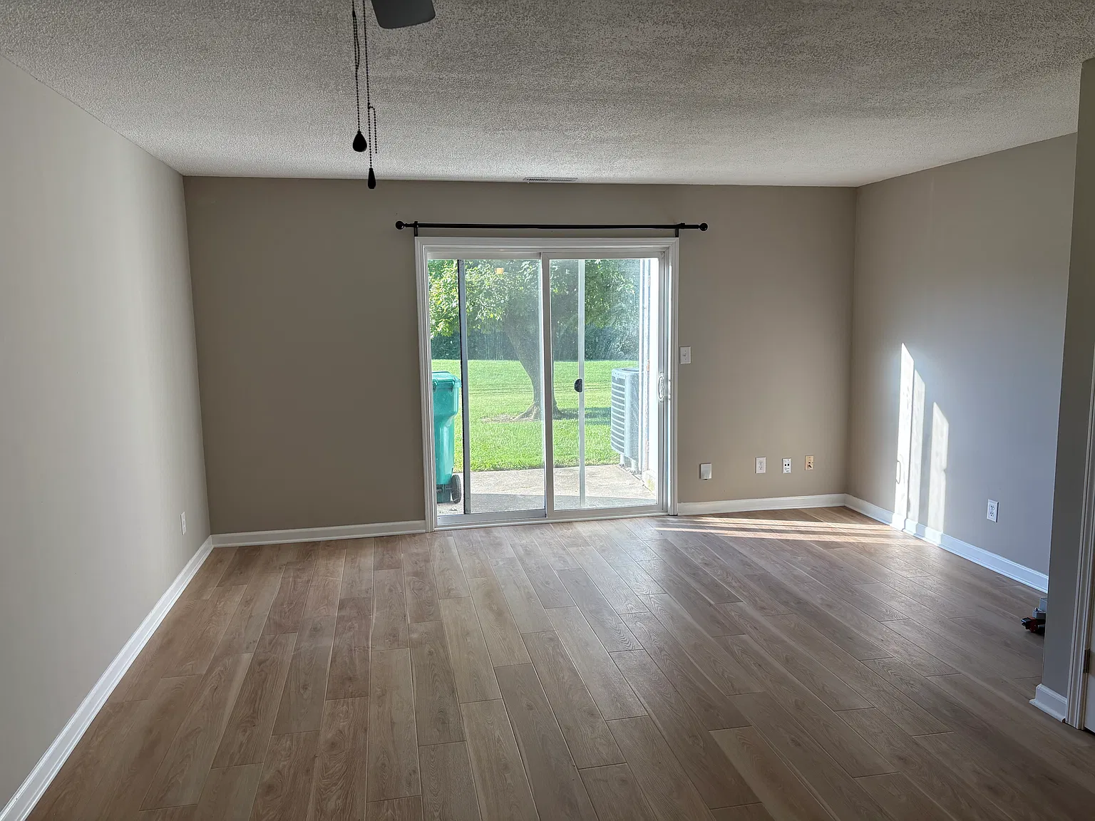 2 bed, 1.5 bath, $1,200 — Photo 2
