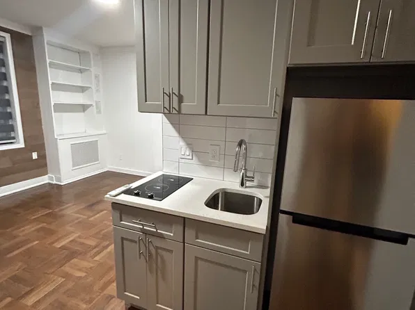 62-17 60th Dr APT 2S, Maspeth, NY 11378
