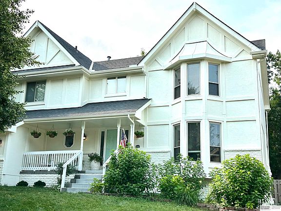 4th image of 15911 Jackson Dr