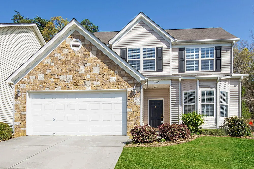 3 bed, 2.5 bath, 1967 sqft, $2,435 — Photo 1