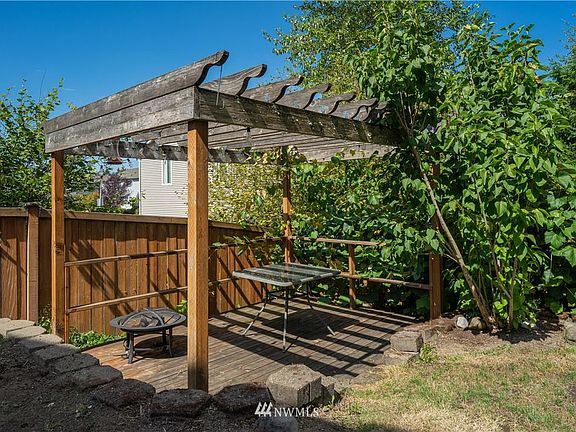 4th image of 9709 184th St E
