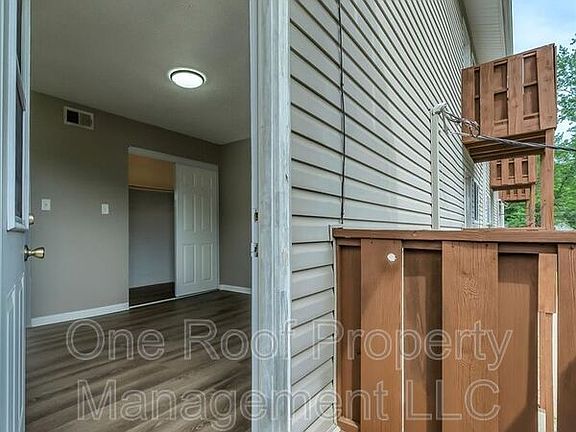 5th image of 2001 Chateau Dr #A