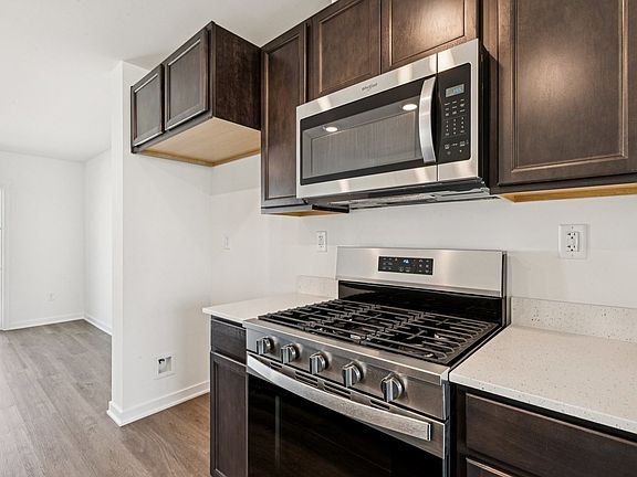 5th image of 1405 Oakfield Ln