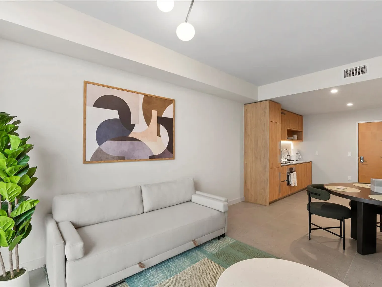 1 bed, 1.0 bath, 645 sqft, $2,268 — Photo 2