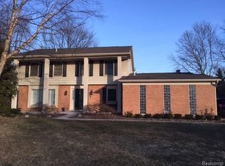 2740 Coral Dr, Troy, MI