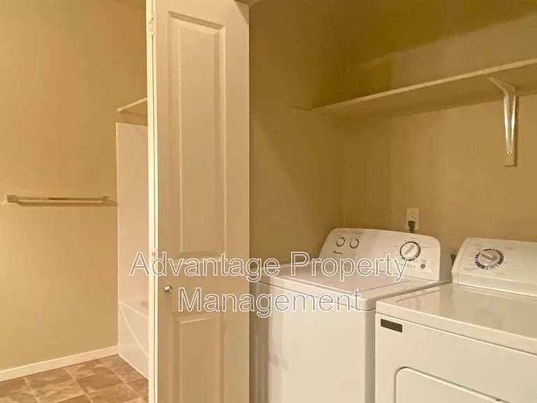 523 Catron St N #5 — Photo 22